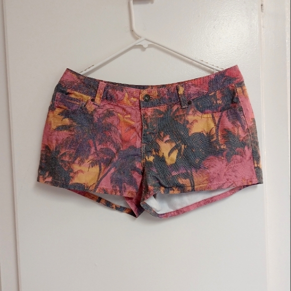 Arizona Jean Company Pants - Arizona Shorts - Comfortable! beach, palm trees, sunset theme size 8